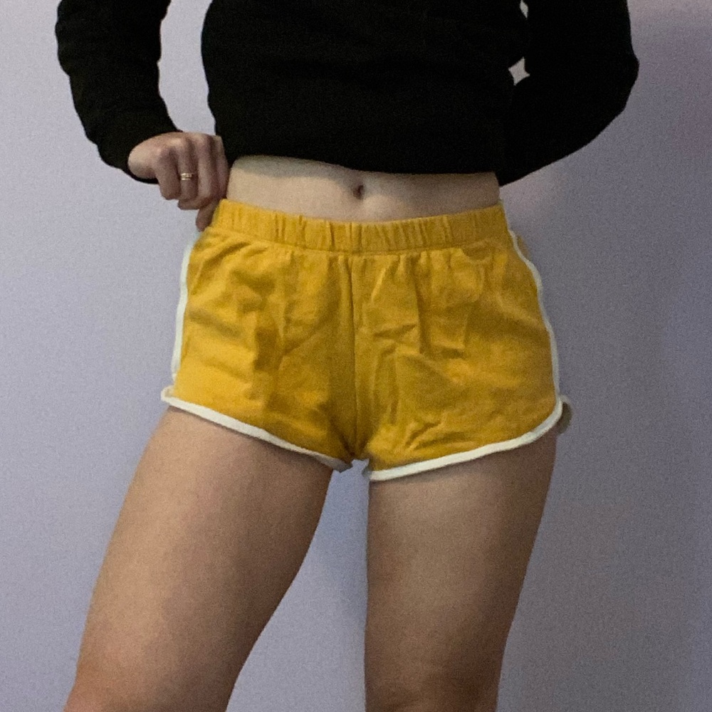 Retro Shorts in Yellow